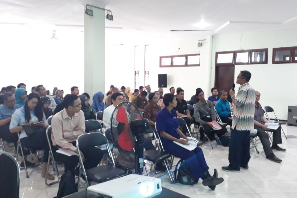 Seminar “Pembinaan Penerapan Norma Ketenagakerjaan di Hadapan Pengusaha di Kota Surabaya, Disnaker kota Surabaya